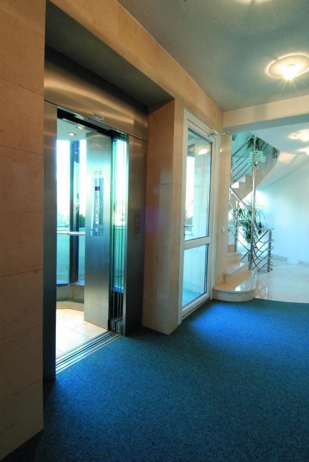 Hozam Wellness Es Apartman Solnok Dış mekan fotoğraf